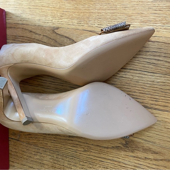 Ferragamo • Tan Suede Hells with Snack Skin Detailing - Picture 3 of 3